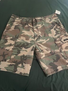 Men's Wrangler Vintage Camo Cargo Shorts - Camouflage **NEW